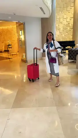 ✨ Expert skin care, now at your doorstep ✨ Whether you have limited mobility, a busy schedule, or simply prefer the comfort of your own home, our MiamiDerm house call service brings board-certified dermatology care directly to you. From skin cancer screenings and biopsies to acne treatment and wound care, we deliver the same precision, safety, and compassion you’d receive in our clinic—without you having to travel or wait. 🏡🩺 Book your house call visit today and let expert dermatology come to you. Serving Miami and surrounding areas. #MiamiDerm #HouseCallDermatology #SkinCareAtHome #CoralGablesDermatology #DermatologyWithHeart #MobileDermCare