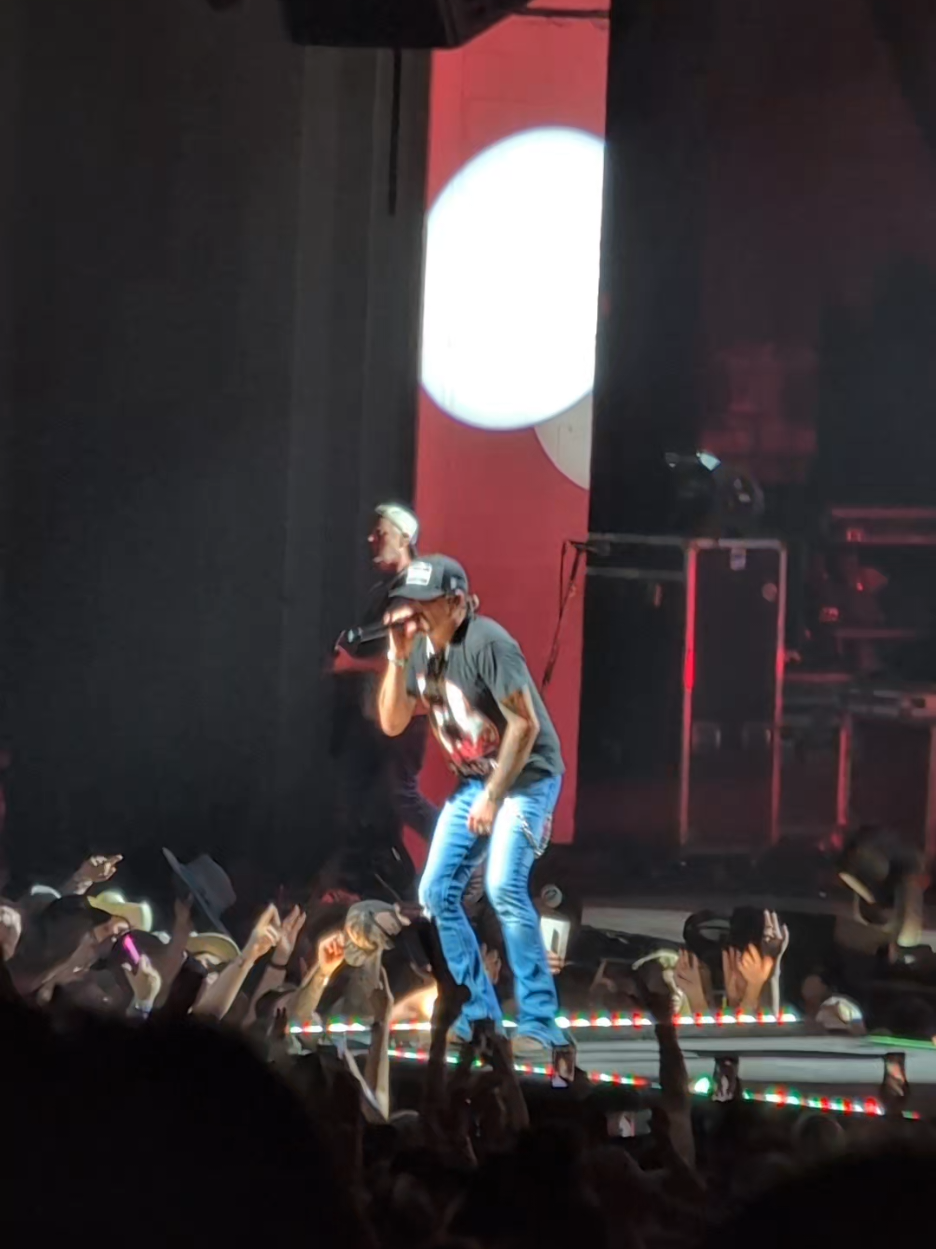 #JasonAldean 🎶🎙️🎸🖤 