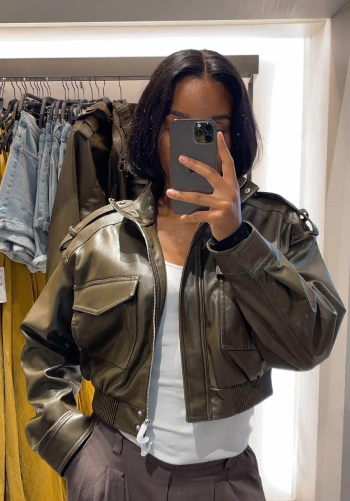 Amoureuse de ce blouson 😮‍💨 #fyp #pourtoi #outfit 