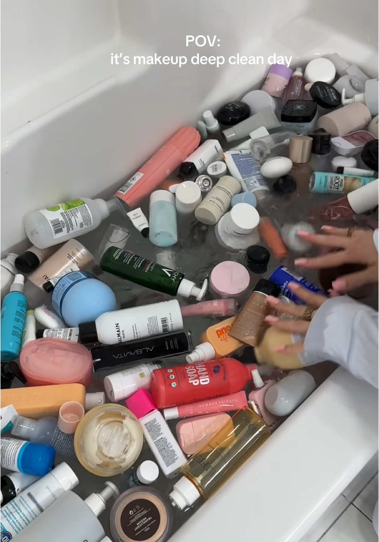 it’s makeup deep clean day 🧽🫧  #cleaninghacks #CleanTok #makeupaddict #asmrsounds #asmrcleaning #makeup #viral  #fyp #fyppppppppppppppppppppppp 