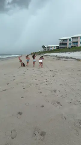 The hurricane has nothing on us😜💗🐒🦧🤗🐽👩🏻‍🦳🧑‍🎤🏍️💨#fakebody @camilla @chloe__nye @sophia 