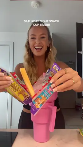 SATURDAY NIGHT SNACK CUP!! 😝 Maybe an elite snack selection tonight?! 😋😱 #snackcup #saturdaynight #snackbreak #snacks #weekendfun 