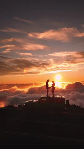 And it’s free during sunset time 🤭🥹 Most people visit Haleakalā for sunrise and stress over securing a reservation but we decided to skip all that including the crowds (and the 3AM wake-up call) and did sunset instead… and I’m so glad we did! The light was soft, the clouds rolled in like a dream, and we got those iconic crater views without the chaos.  📍Haleakalā National Park, Maui  🕒 No reservation needed for sunset — only required for sunrise 🎟️ $35 entrance fee (valid for 3 days that covers the summit district and the Kīpahulu District beyond Hana) or free if you use your national park pass  🧥 Bring layers, it gets cold fast (yes, even in Hawaii!)  📸 Golden hour and post-sunset are chef’s kiss  🚗 Give yourself time… it takes about 2 hours to drive from most parts of Maui 🥾 Come earlier during the day if you plan for hiking trails or exploring around the crater 🍘 pack some light snacks to share with your partner while enjoying the view! Adding this to your bucket list experience for Maui? 🫶🏻 #maui #haleakala #sunsetlover #hawaii 
