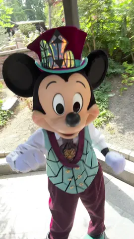 Love you Mickey!!❤️🐭 #disneyland #mickeymouse #castmember #disney #fyp 
