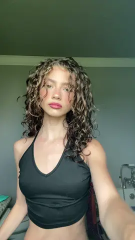 my hair is finally getting healthy #curlyhair #fyp #xyzbca 