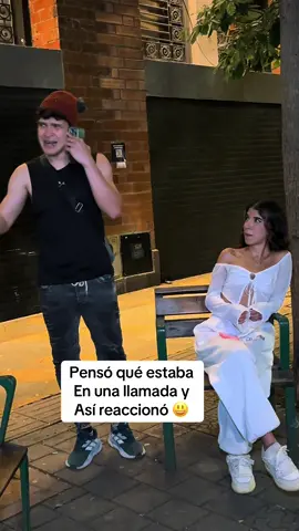 Pensó qué estába en una llamada y así reaccionó miren el final #fyp #viral #parati #amor #medellin 