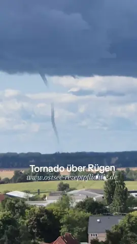 Heute zog ein Tornado über Rügen. Zwischen Schaprode und Hiddensee reichte der Trichter bis zum Boden #tornado #rügen #inselrügen #ostsee 
