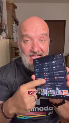 📺 Vuoi la TV sempre in tasca?   Con questa app + playlist open-source hai centinaia di canali sul telefono.   💬 Scrivi nei commenti il tuo canale preferito!   #tvapp #streaminglegale #techtok #LearnOnTikTok