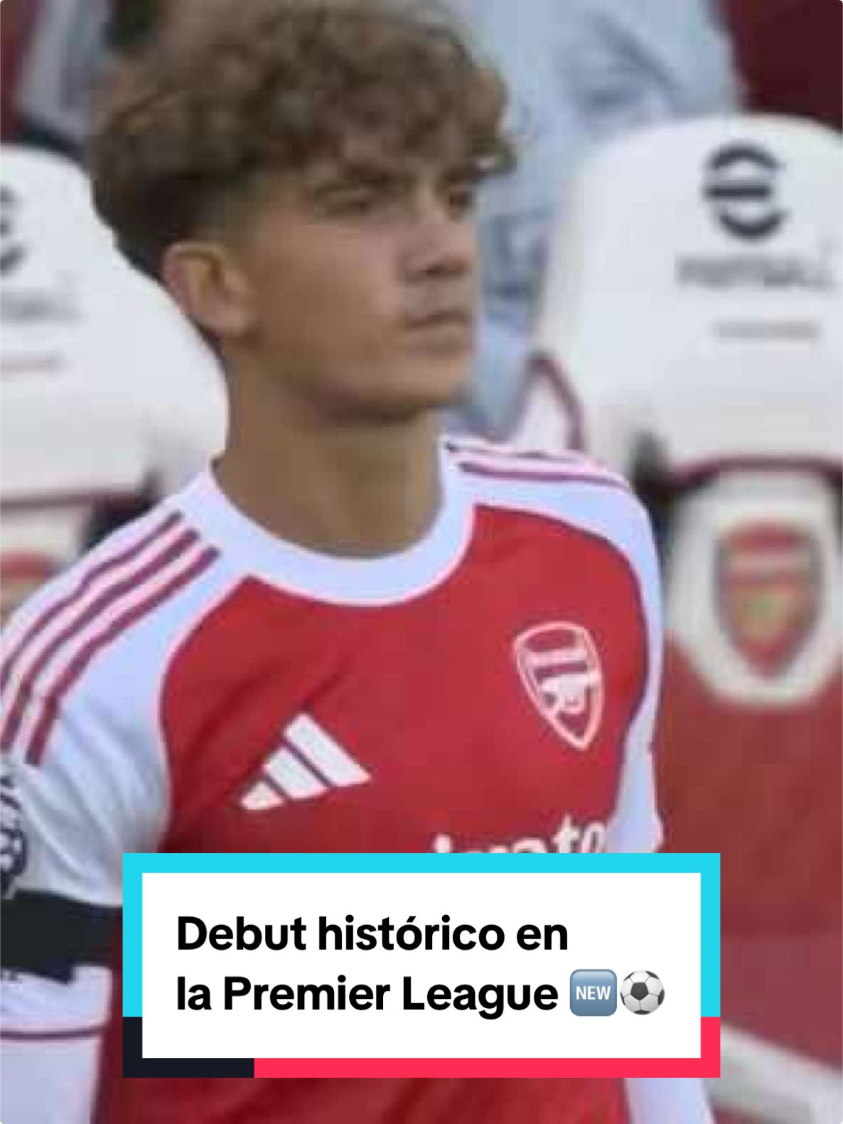 ¡Debut histórico para Max Dowman! 🔥⚽ El chico entró al campo con el Arsenal en la Premier League con apenas 15 años y 234 días. 👶🔴 Suplió a Noni Madueke y se convirtió en el segundo debut más joven de la liga inglesa. 📊🇬🇧 ¿Recuerdas qué hacías a los 15 años? 🤔📲 ⚽️ Arsenal 🔴 4-0 Leeds United 🔵🟡 #PremierLeagueTelemundo