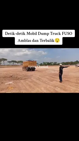 Dump Truck Fuso Amblas Terbalik.😢 #apongchannel  #truck  #dumptruck  #mobilfuso #mobiltruk 