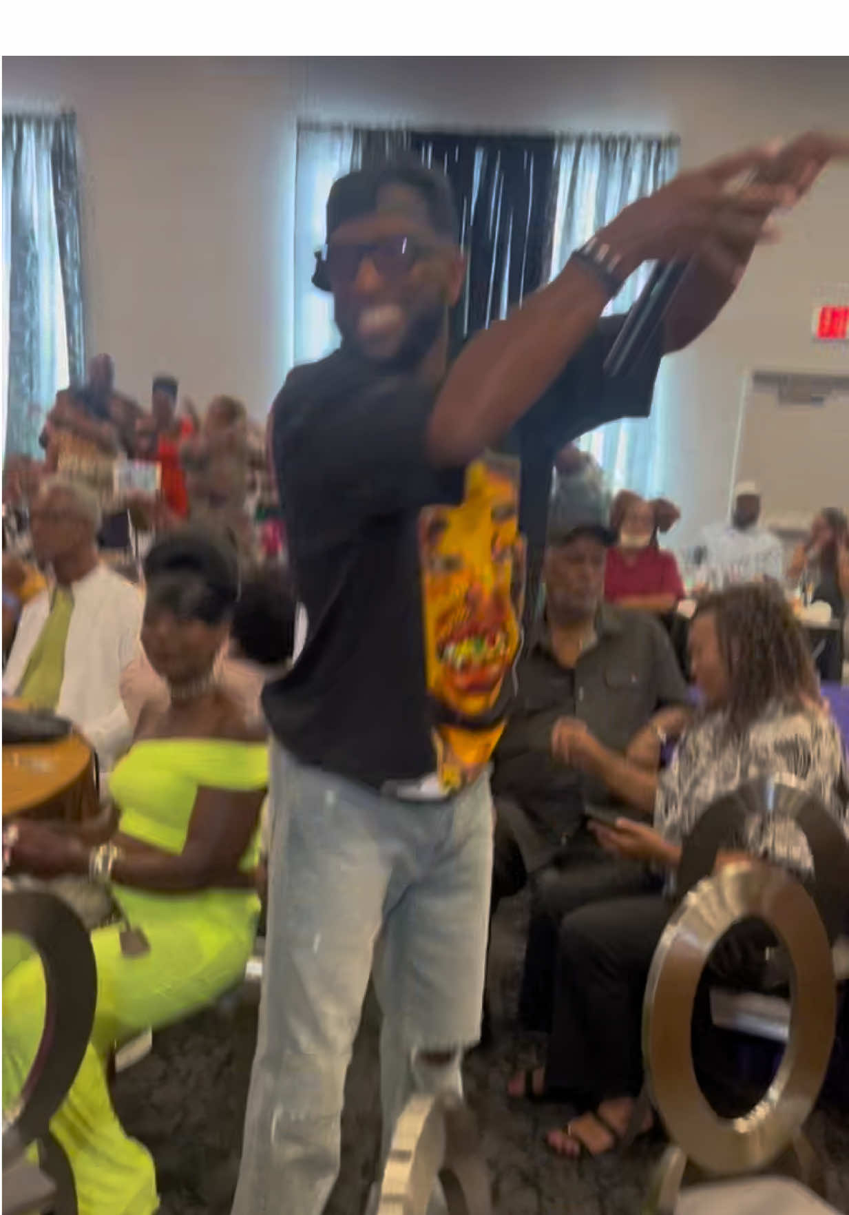 #SwagSurfin with an awesome audience at Kountry Kitchen Soul Food Place in #Indianapolis!!! #RickeySmiley