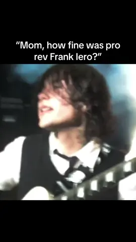 i would actually do anything to be gerard way omfg 🧎‍♂️🧎‍♂️🙏 #xyzbca #fyp #frankiero #mychemicalromance #mcr 