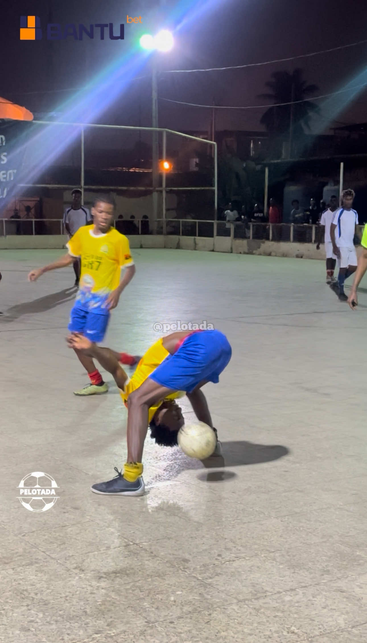 Jogo alusivo ao aniversário do CR7 #football #streetfotball #footballskills #skills #futebolderua #fifastreet #streetfootball #dribles #pelotada #futebolarte 