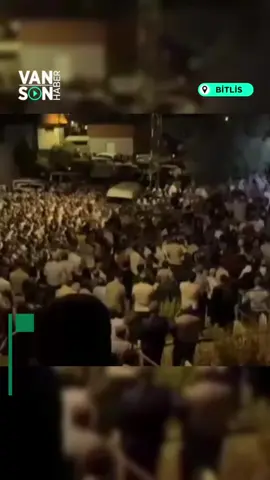 MEZAR BAŞINDA KONUŞAN İMAMIN SÖZLERİ YÜREKLERİ DAĞLADI Bitlis’te hayatını kaybeden bir vatandaş gözyaşları arasında toprağa verilirken, İmam Hatip Emrullah Uysal’ın mezar başında yaptığı konuşma sosyal medyada geniş yankı uyandırdı. Defin sırasında cemaate seslenen Uysal, “Her gün gençlerimizi toprağa veriyoruz” sözleriyle genç ölümlerine dikkat çekti. İmamın bu ifadeleri cenazeye katılanları duygulandırırken, kısa sürede sosyal medya kullanıcılarının da gündemine oturdu.#keşfetteyizzzzzzz #keşfetteyizzz #keşfett #keşfetbeni #keşfetealbeni 
