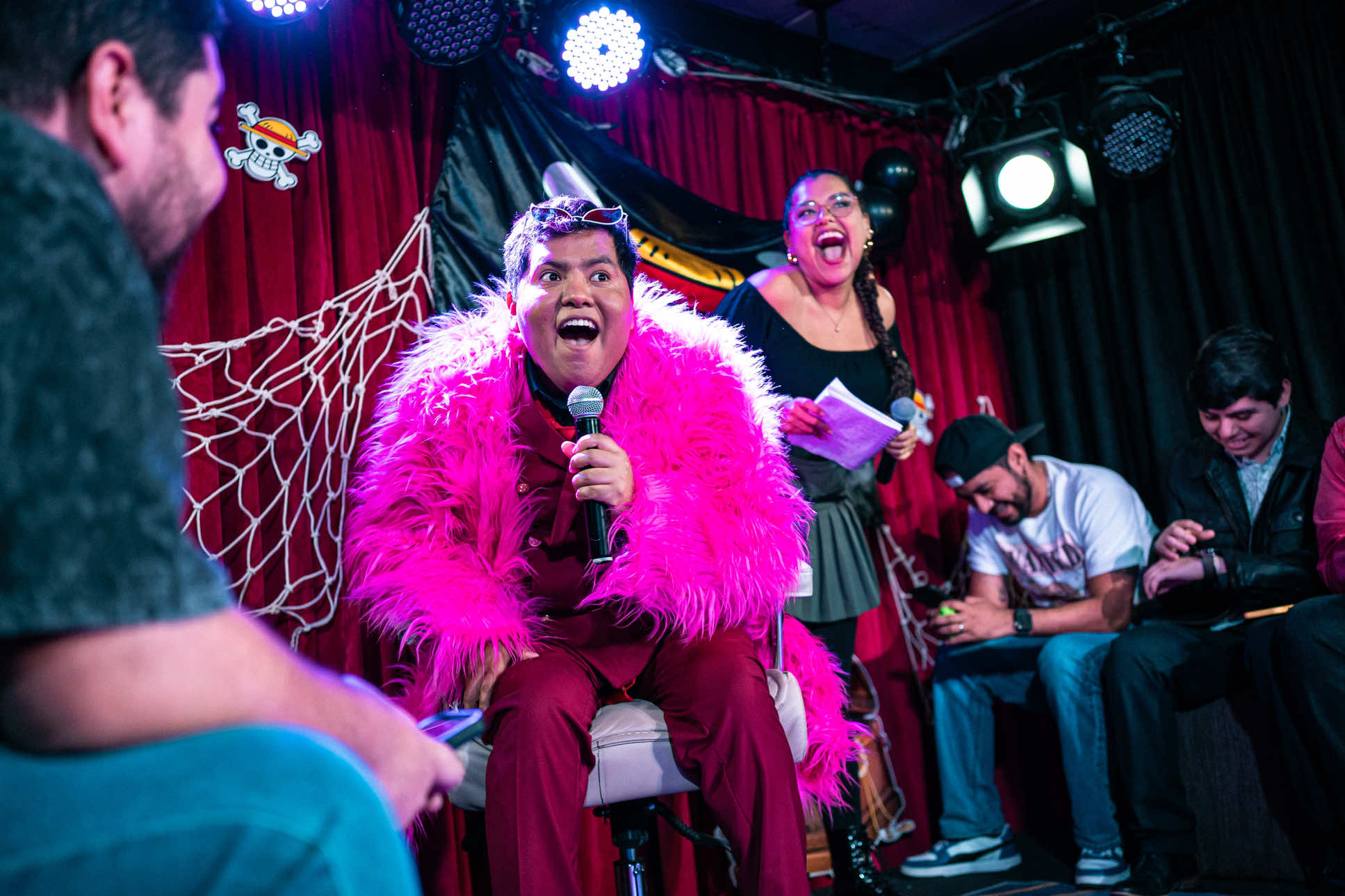 Siempre tenemos una pose favorita 💅🏽 No te pierdas este roast a @norkagaspar y muchos más comediantes en el ROASTITO 2, disponible en mi canal de YT: @soyoscartito  #roastito #roast #comedia #humor #queridite    