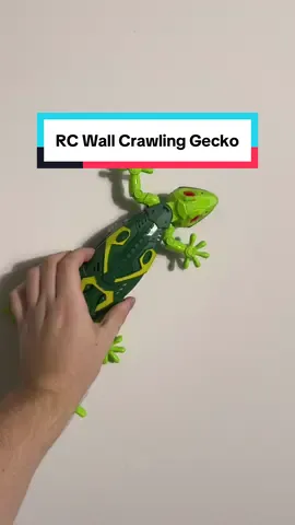 I wish I had one of these when I was a kid #remotecontroltoy #toys #remotecontrolgecko #wallclimbing 