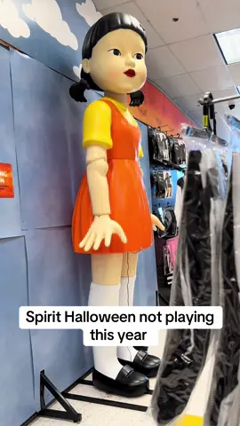 Bro that thing scared me the first time I walked by it @Spirit Halloween  #squidgame #squidgamenetflix #spirithalloween 