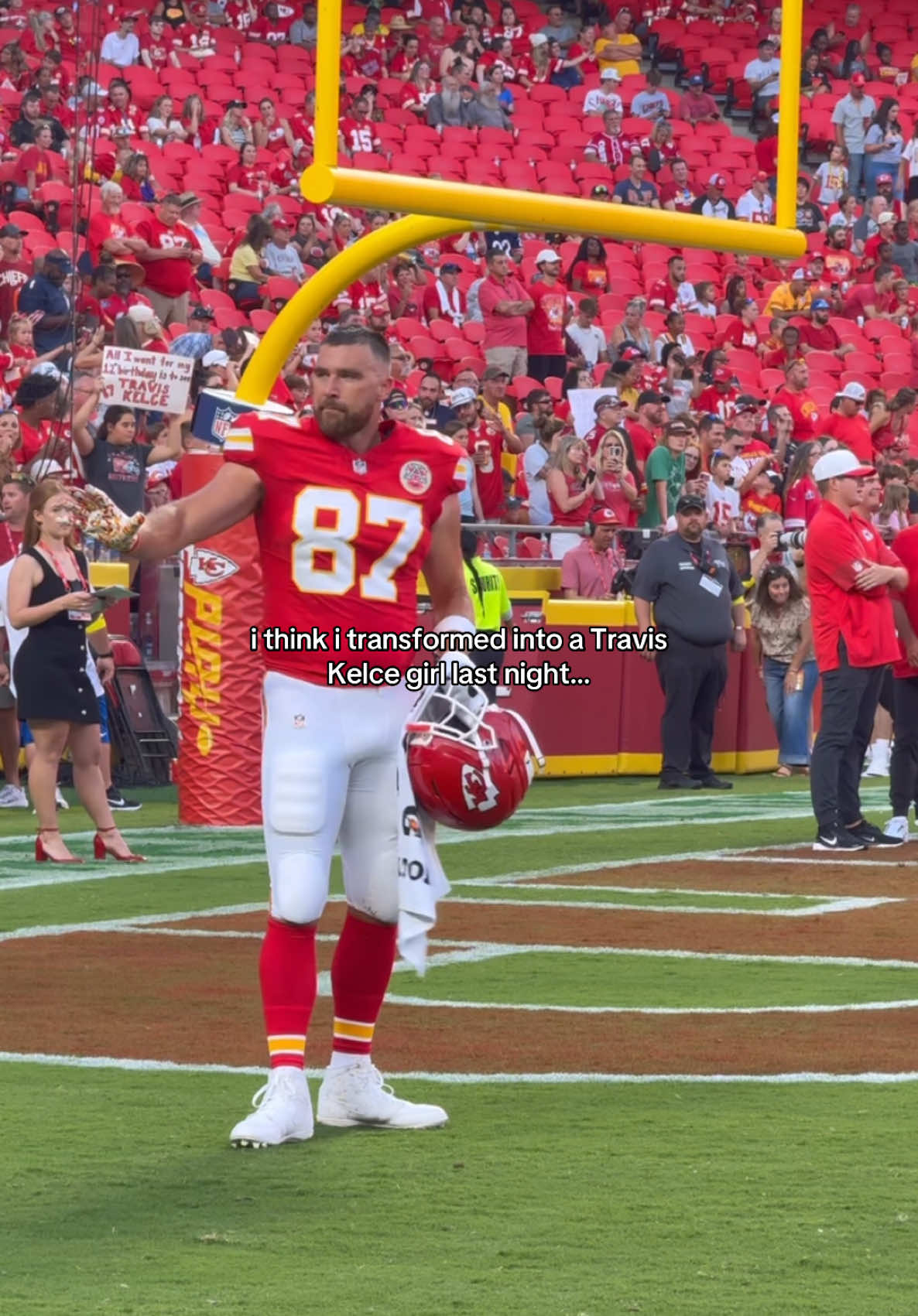 he is 10x more attractive in person, wowza #traviskelce #taylorandtravis 