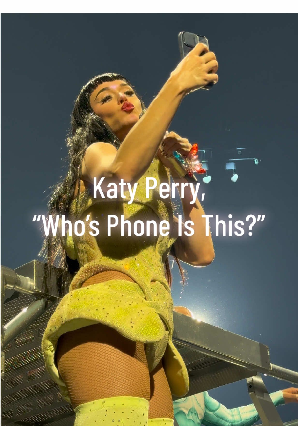Katy Perry, “who’s phone is this?” #fyp #katyperry #concert #viral #foryoupage 