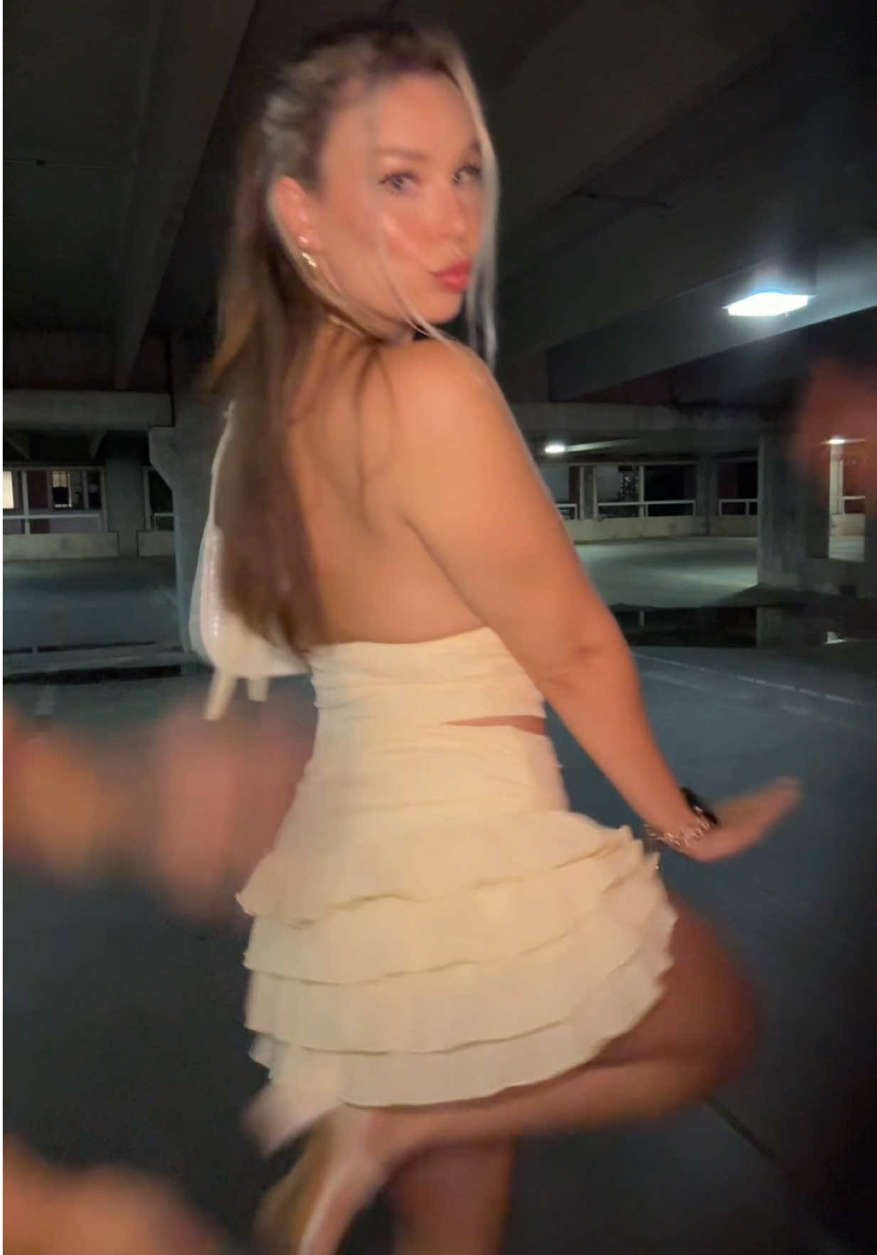 GNOOO with my bestie friends 🤍🤍 #nightout #girlsnight #besties #foryou 