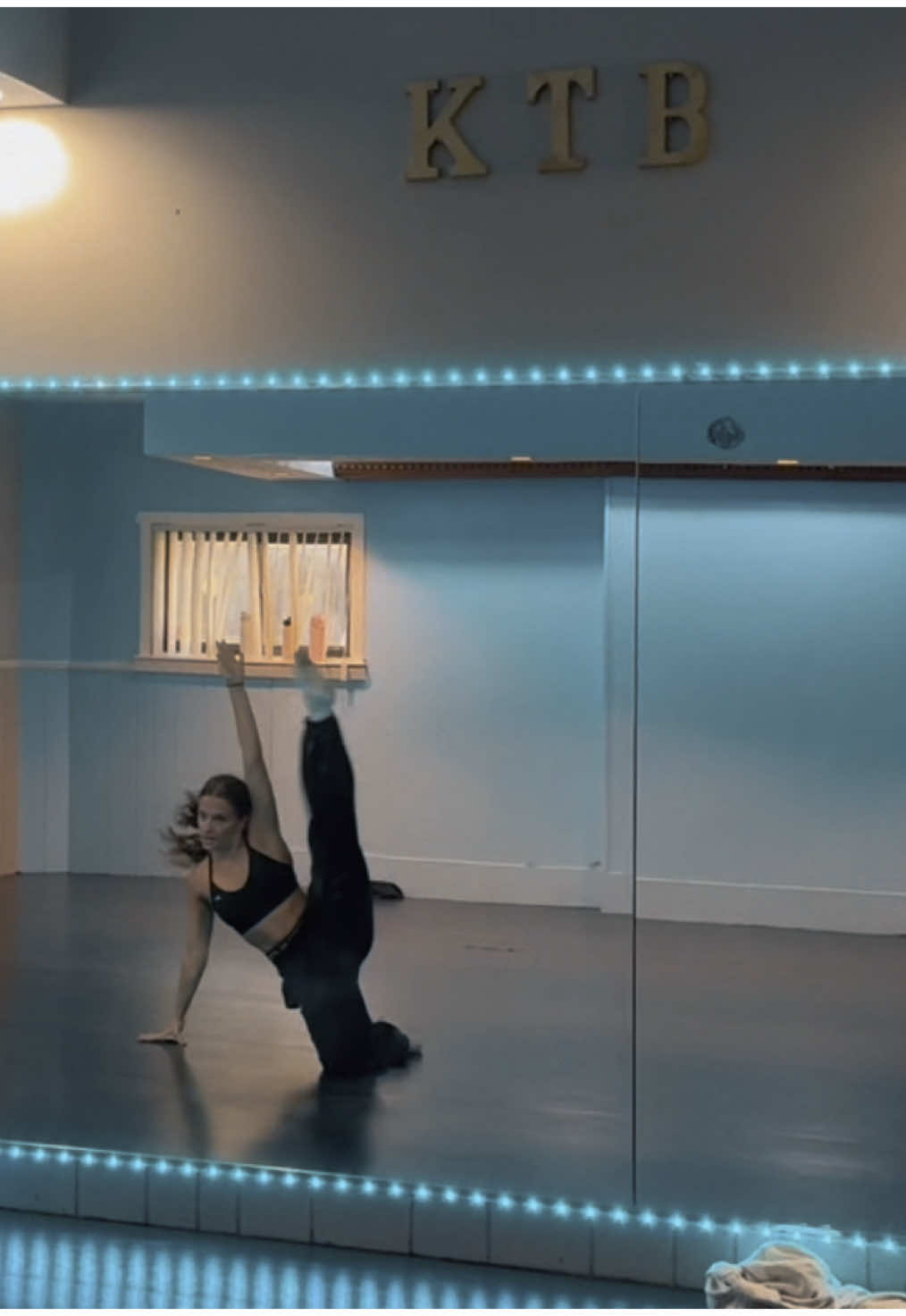 Vroom Vroom 🏎️  Choreo: me Dancer: @whois.ami  #charlixcx#jazz#dance#dancers#fyp 