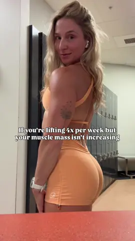 It’s because you probably don’t:  🔗periodize your training  🔗eat enough carbs or protein  🔗track your workouts  🔗say “no” to what doesn’t serve you  And you think: 🔗eating “clean” means you don’t have to track your food  🔗you lift heavy “enough” so you don’t track your weights or reps  🔗overtraining will get you to your goals faster  The reality:  The women with the bodies and discipline you envy: 💎track their food to make sure they get ENOUGH of each nutrient - they know it’s not about restriction  💎 track their workouts to ensure they’re implementing progressive overload  💎follow specific programming to produce their desired results  💎take rest days since we only grow muscle at rest  💎don’t ignore their body’s signals and stay up to date on bloodwork, physical therapy appointments, and more as needed  You need to use data, NOT feelings to create results! You can’t rely on motivation to achieve your goals. You need a strategic plan!  In all my programs, I specifically map out what you need to do to lose body fat and grow muscle.  If you want to get lean, if you want to be toned, you have to stop winging it and you need to eat accordingly 😱 Head to my bio to download my CALORIE CALC + MACRO SCHEDULE to see how much I recommend you shkkkd eat to reach your goals 💁🏼‍♀️ #strongbysarah #musclegrowthforwomen #bodyrecomp #bodyrecomposition #fatlosstipsforwomenover30  
