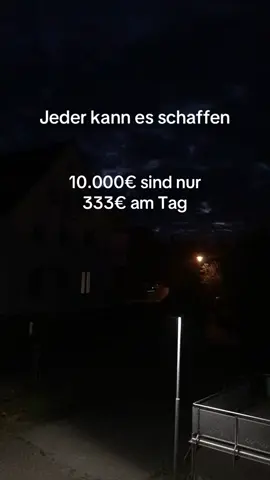 Abends „nur kurz“ TikTok öffnen – und plötzlich sind 2 Stunden weg? 😵‍💫 Ganz normal: Du liegst bequem, der Tag war anstrengend, das Hirn im Energiesparmodus – also noch ein paar Videos … und ehe du’s merkst: Mitternacht. Ergebnis? Müde Augen, ein lahmer Daumen – und das Gefühl, wieder nichts geschafft zu haben. Jetzt dreh den Spieß mal um: 40 Minuten investieren, 3 kleine TikToks erstellen – und dafür 300 € von TikTok überwiesen bekommen 💰 Keine endlosen Vorbereitungen. Kein Technik-Wahnsinn. Kein Grafik-Stress. Das ist der Unterschied zwischen nur schauen – und wirklich machen. Und genau deshalb verdienen manche jetzt mit TikTok – während andere sich fragen: „Wie geht das bitte?!“ Schreib „Video“ in die Kommentare – und ich schick dir das kostenlose Erklärvideo, damit du direkt starten kannst 📩✨ #arbeitenüberall #gehaltserhöhung #zuverdienst #arbeitenvonzuhause #onlineselbstständig 