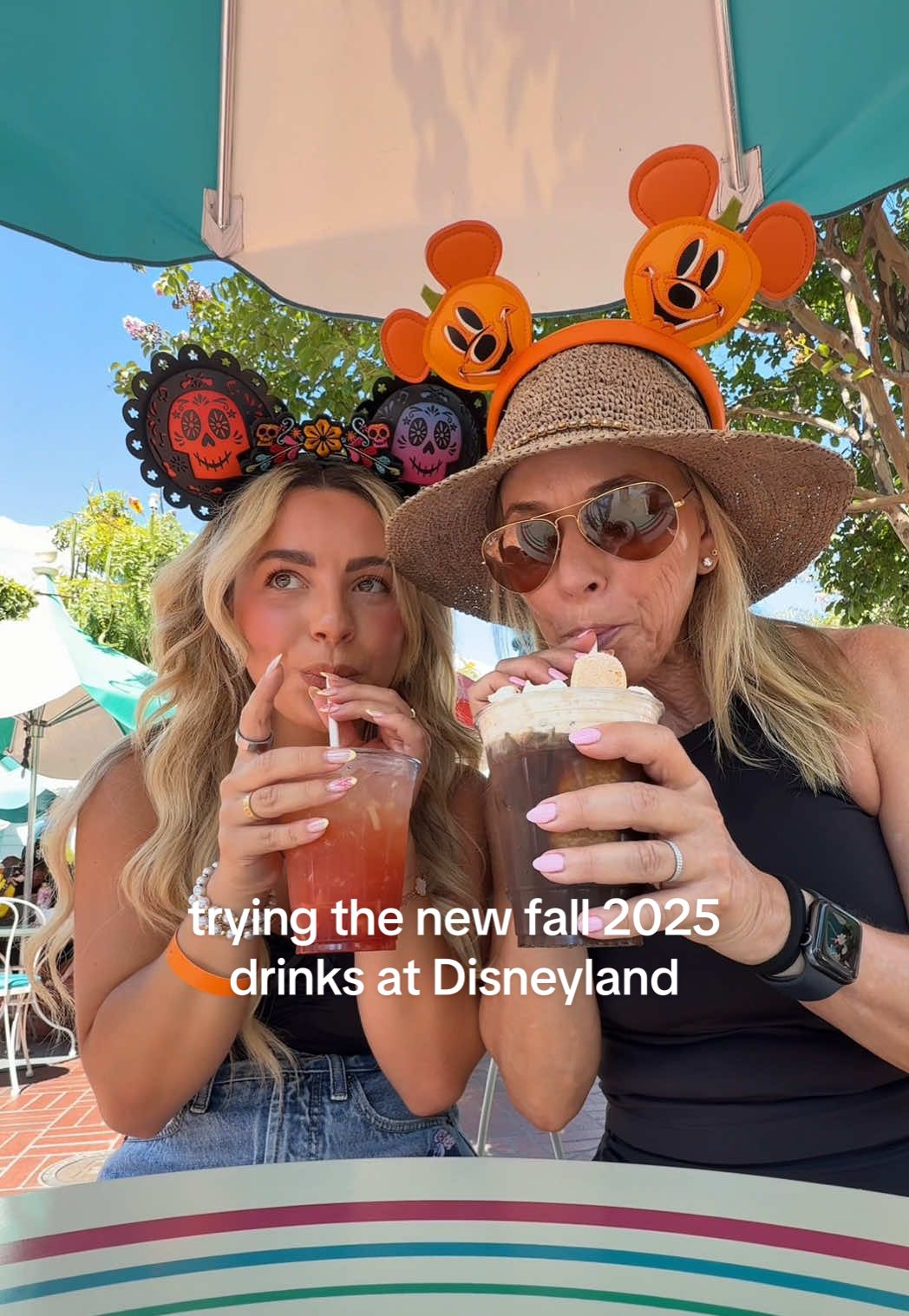 🎃🍂🐭🌈🍁🍍SOOOO YUM omg (full food tour vid to come but wowowwww) #Disneyland70 #DLRHalloweenTime #momdaughter #disneyday #DCAPlazaDeLaFamilia @Disney Parks 