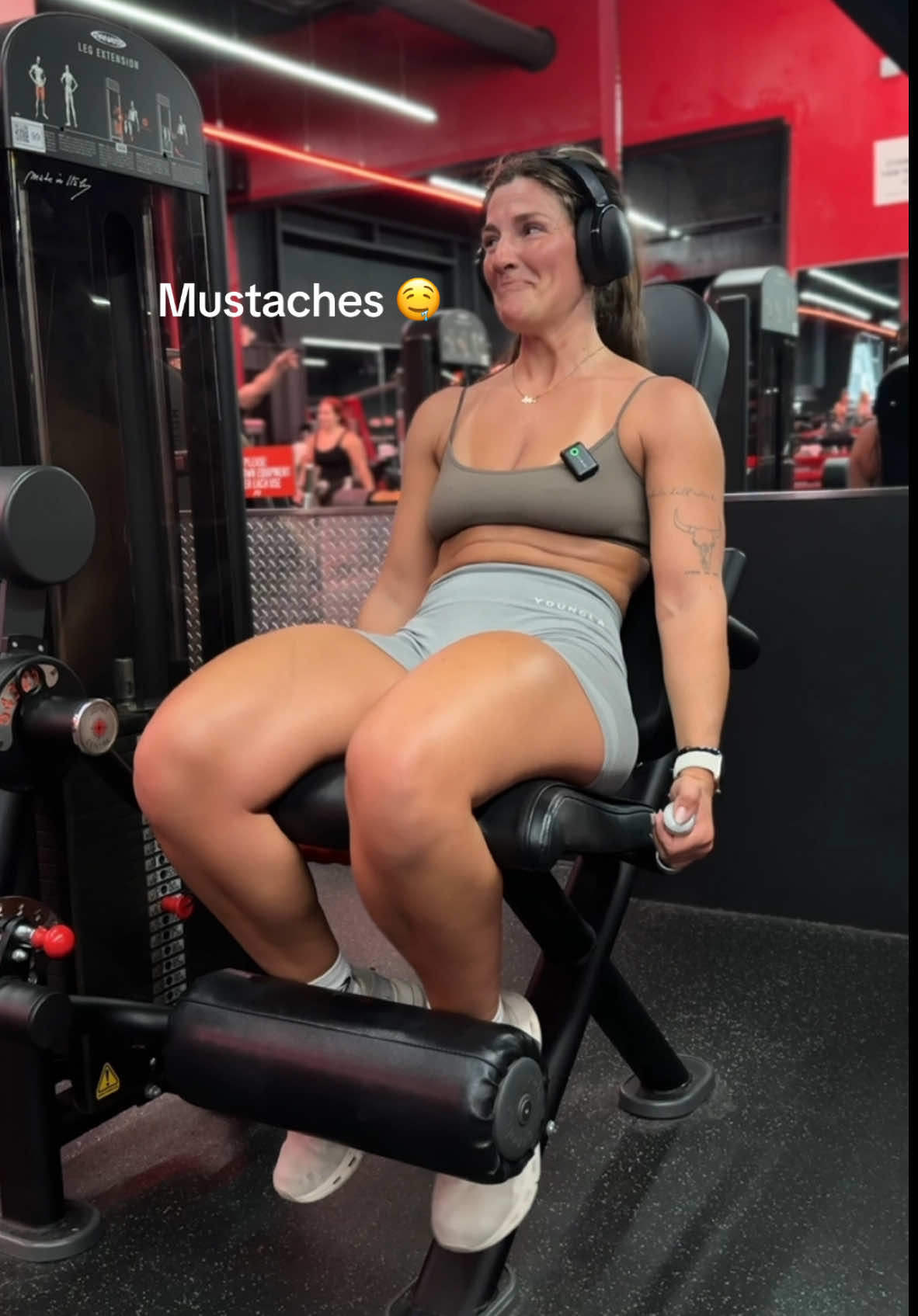 First quad day after vacation! Little rough 😅 sweat, cellulite & ugly training faces. Let’s get it.  #Fitness#FitTok#GymTok#gymgirls#fitgirls#fypシ゚viral#quads#natural  @YOUNGLA @YoungLA for Her @Absolute Recomp Store @Jackson Johnson BBJ🍑 