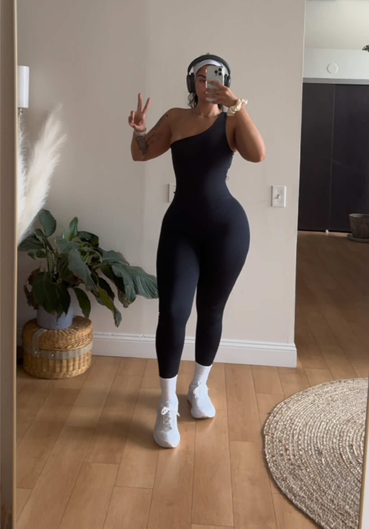 summer workout split ☀️ with @FashionNova  Balance Me Out Elevate Active Jumpsuit - Black Body Burn Elevate Active Set - Pink