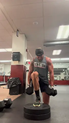 Max effort ☠️ killed my legs at the end with some front foot elevated split squat. #LegDay #hamstringworkout 