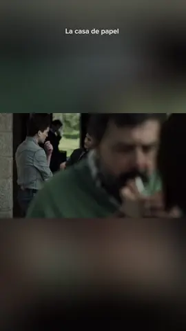 Abonne-toi 🔔 et lâche un like #lacasadepapel #pourtoi #foryoupage❤️❤️ #francetiktok🇫🇷 #series 