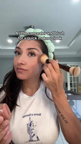 #minimalmakeup #motd #spf #universaltintedmoisturizer #moisturizer #makeup 