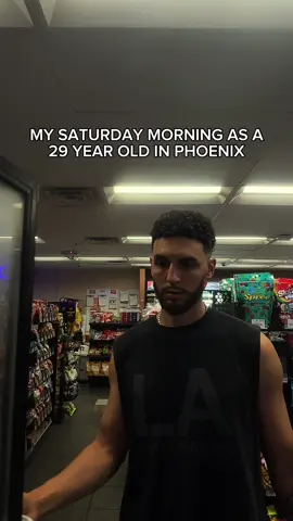 What’s a guy gotta do to get y’all to stop scrolling? 🤦🏽‍♂️ #morningroutine #dailyvlog #phoenix #arizona 