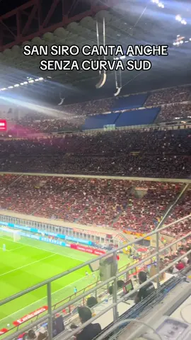 Anche senza la #CurvaSud, durante #MilanCremonese i tifosi rossoneri hanno iniziato a cantare 🔥🔴⚫️ Dal nostro @stebre  #Milan #acmilan 