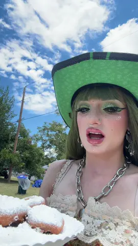 “Nothing screams American like some Deep Fried Oreos and some Gay ass shit” - Bad Kid Fae ✨ HAPPY PRIDE AUSTIN,TX 🌈 #dragqueen #pridemonth #deepfriedoreo #iconic #austintx 