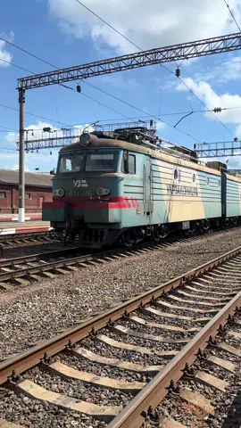 Вл11м-011б в Хмельницькому 🤔.Був з@khmelny4nik🚂🚄  #укрзалізниця🇺🇦 #спот #вл11