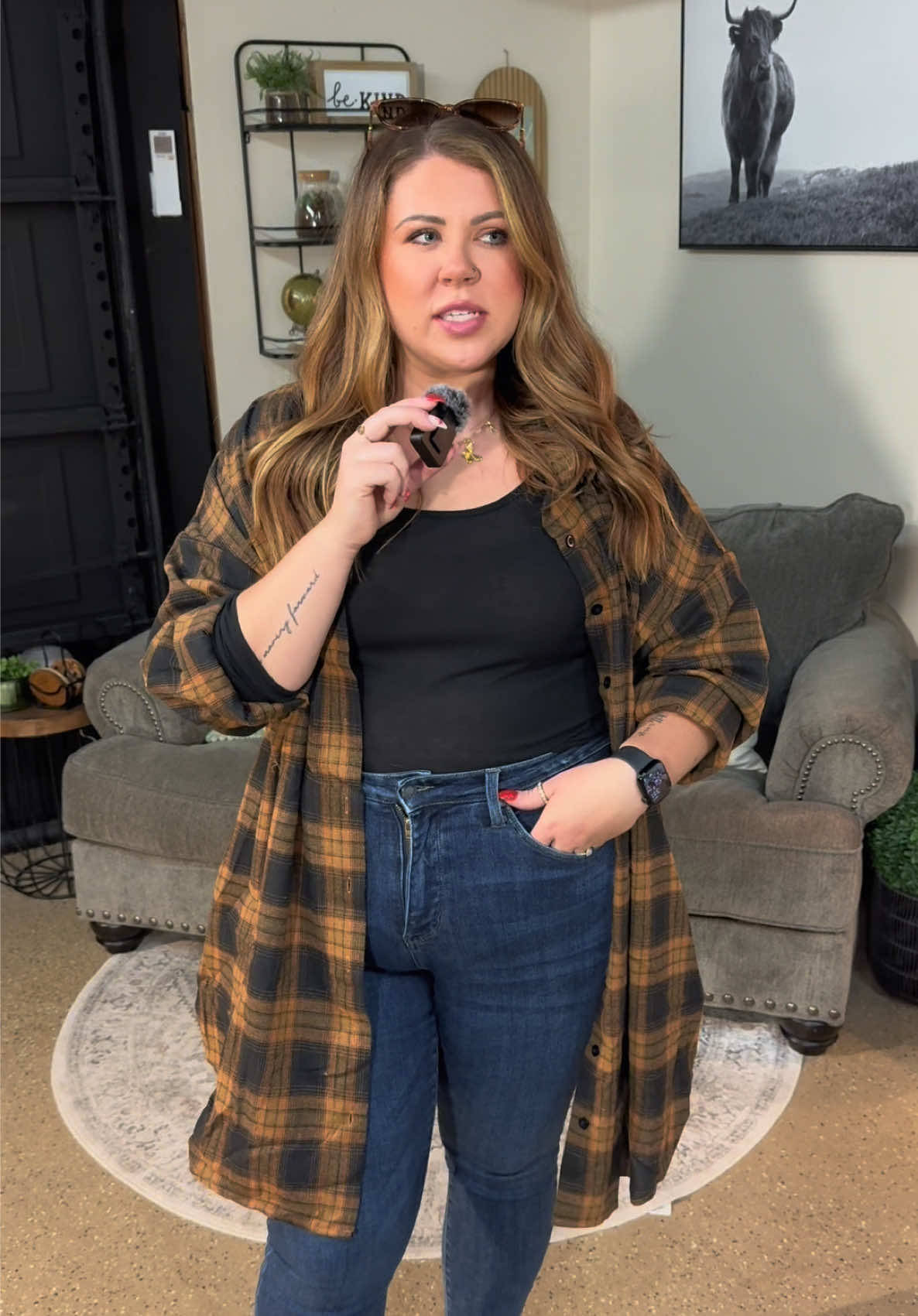 Loving this extra-long flannel for fall🤎 #falloutfit#fallfashion#falloutfits#outfitinspo#OOTD @Blooming Jelly Fashion  