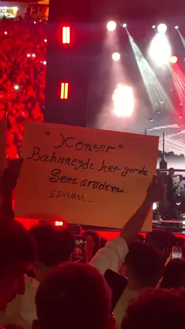Konser bahaneydi her yerde seni aradım🌹#hakkari #bengü #saygımdanbirazdaseniunutmayakıyamadıysam #viral 