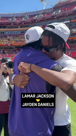 Elite QBs link up postgame 🤝 📺 Watch NFL Game Pass on DAZN #NFLonDAZN #nfl #americanfootball #ravens #commanders (via X/Ravens)