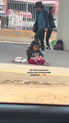 ESTO FUE ALGO QUE ME CONMOVIÓ MUCHO💖, MUCHAS VECES ESOS NIÑ@S NO TIENEN PARA COMER O DARSE GUSTOS DE POSTRES O TENER MUCHA ROPA.                                  HAY QUE VALORAR LO QUE TENEMOS💖😭. Quiero haces un apoyo solidario🤧💗#parati #ayudaralosdemas #viral #fyppp #foryou 