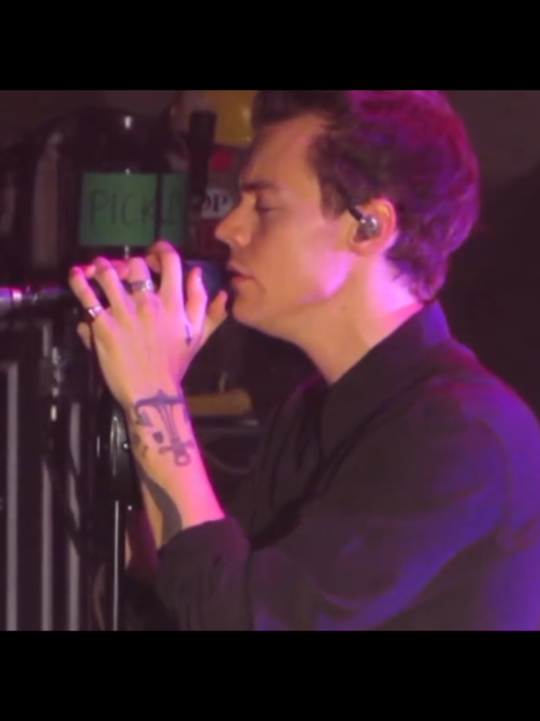 meet me in the hallway #harrystyles #fyp #liveontour 