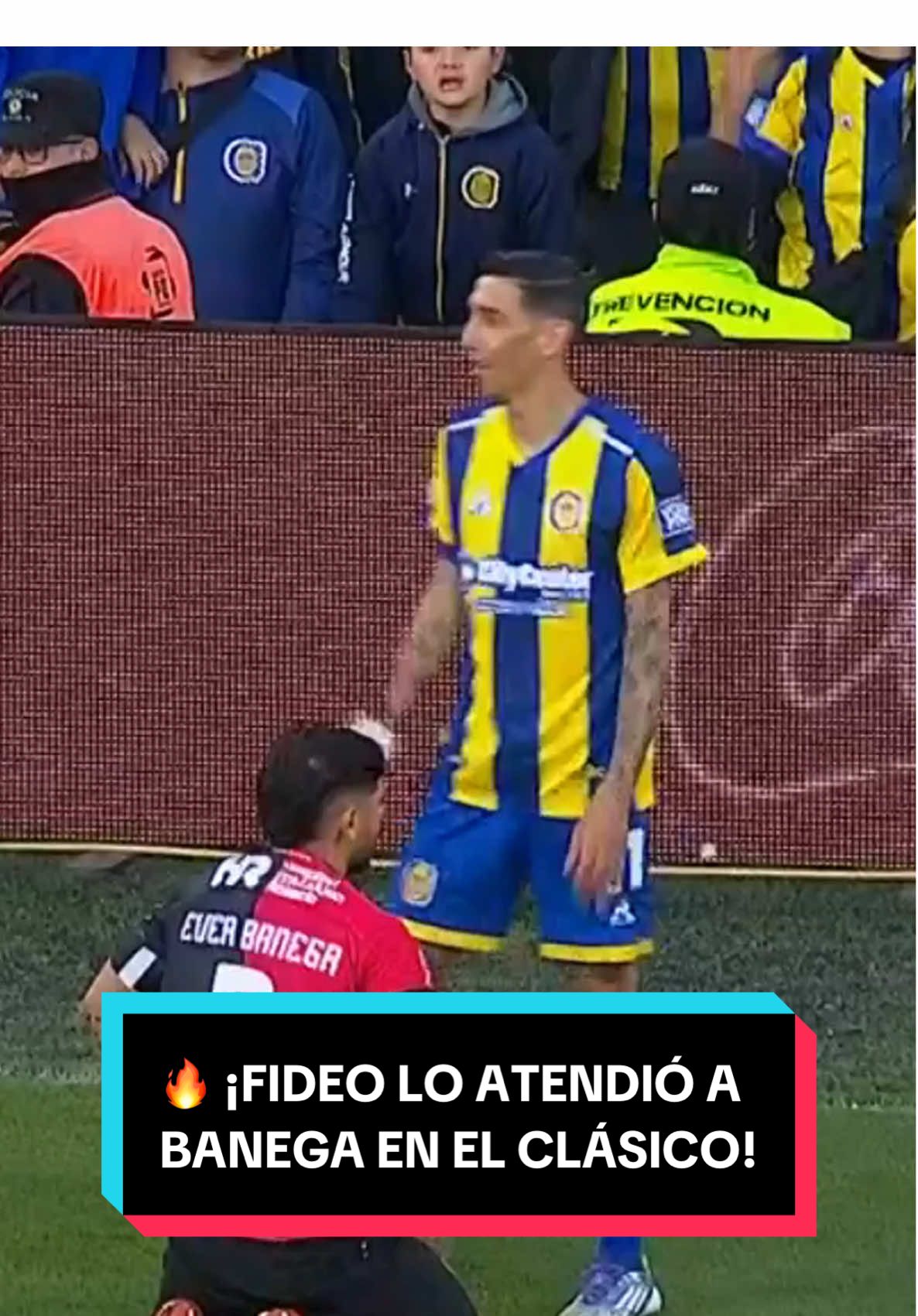 DEVOLUCIÓN DE GENTILEZAS 😅 Primero #Banega lo bajó a Fideo… y después #DiMaría le devolvió el favor.  ▶️ ESPN Premium | Suscribite al Pack Fútbol | #TorneoClausura 🇦🇷 #TikTokDeportes #Futbol