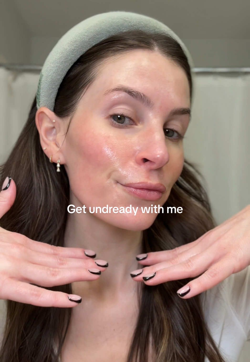 Get unready with me! Full list of products linked in my ShopMy #skincareroutine #thirtysomething @BIODERMA USA @iS CLINICAL@Magic Molecule @L’Oréal Paris @Paula’s Choice @PCA SKIN @Estée Lauder @Clarins USA 