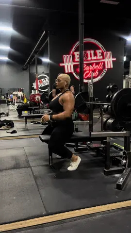 Due to a partial tear in my left hip flexor, I haven’t been training as much lately 😔 But I’m feeling a little better. Just can’t train lower body for awhile 🤷🏽‍♀️