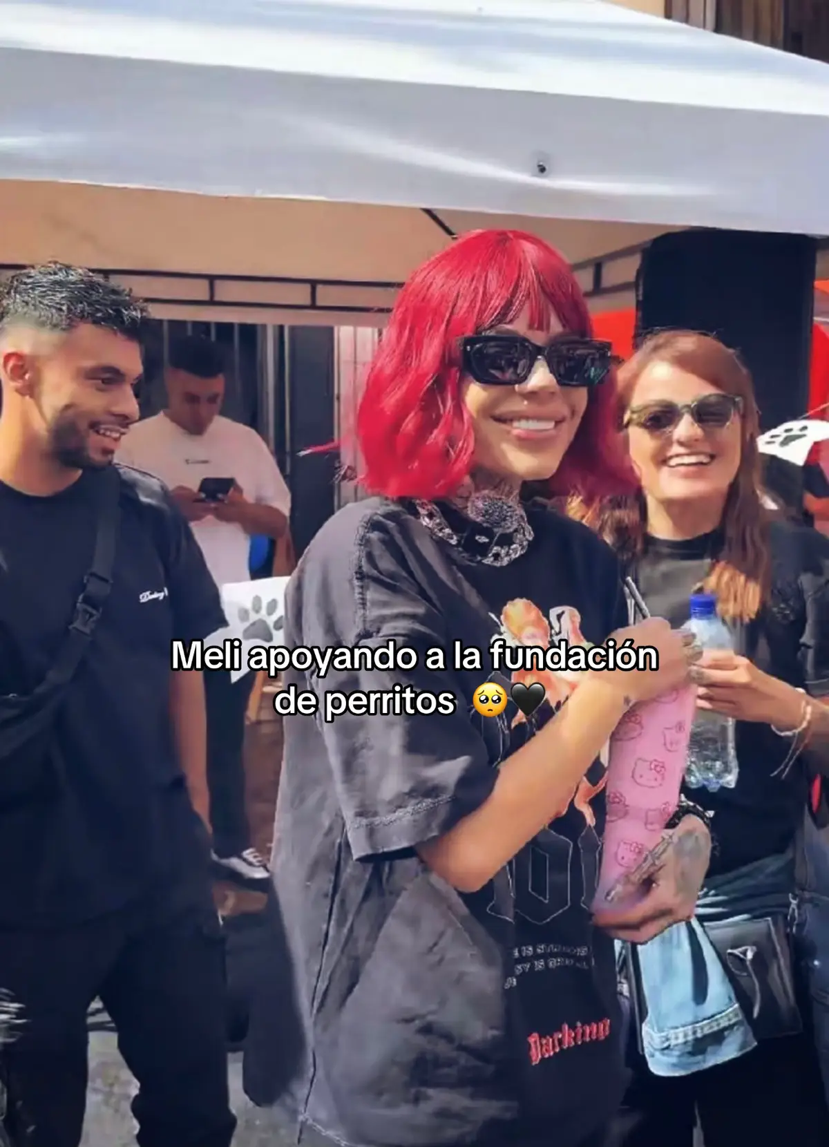 Foticos de Meli apoyando hoy a la fundación si Ud puede ayudar con lo que sea AYUDE 🖤🥺 si es fan o hater hágalo no pierde nada ayudando #melissagate #fyppppppppppppppppppppppp #latoxicosteña #emironavarro @meligate_oficial 