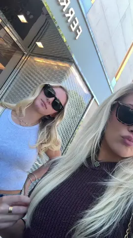 🛍️