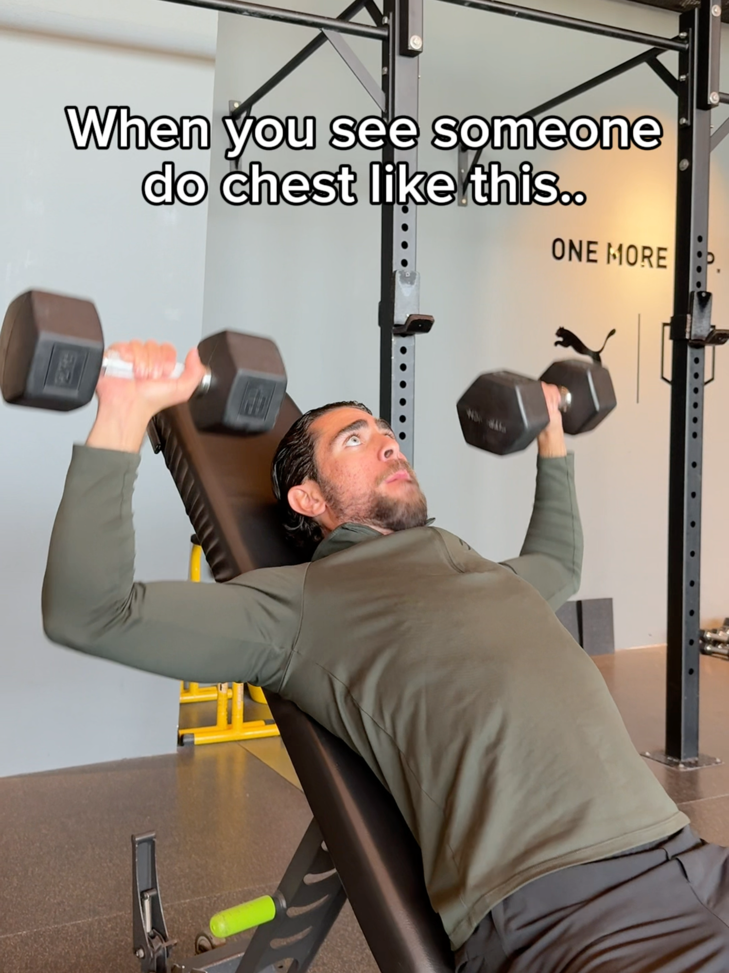 When you see someone doing dumbbell presses like this…    Set the bench at a 30–45 degree angle to properly target the upper chest ✅ Keep your arms tucked at a 30–45 degree angle to protect your shoulders and maximize chest activation ✅ A big mistake to avoid: don’t push the dumbbells in front of you ❌ Instead, push straight up above you. Work with gravity, not against it ✅    Good luck, and tag a friend who needs this tip 💪🏽    Are you going to try it?