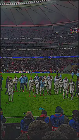 اتحداك تعطيني فريق عندو جمهور مستفز اكثر من اتلتيكو مدريد 😂🤍+بيلينجهام لتربية وتعليم 😂👀 #تصميم_كره_قدم⚽️ #بيلينجهام#اتلتيكو_مدريد #اصمم_بالغالي #هلا_مدريد_دائما_وابدا👑❤ 