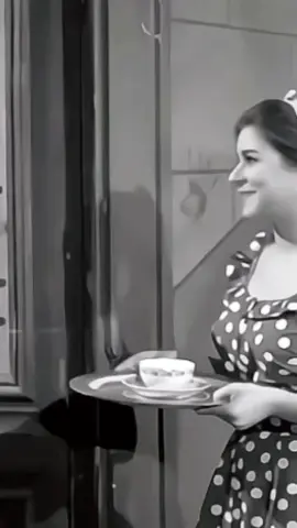 أريدكَ💛🤍🖤أن تعلم حتى وإن نزعتكَ الأيام والظروف مني، ومنعتني من الاقترابِ منك، والضحكِ معك، والسهر على ضفاف وجهك… فأنها حتماً لن تستطيع نزعكَ من جيب ذاكرتي... كلما اشتقتُ إليك سألتقطُ منها صوراً كثيرة جمعتنا ذات صدفة، واحتضنها وأقبّلها بعيني وأنام#كتاباتي #explore #افلام #اكسبلور #الشعب_الصيني_ماله_حل😂😂 